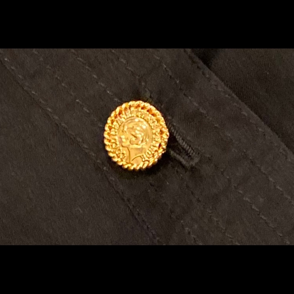 Set of 9 Rare CHANEL Buttons - Picture 4 of 4